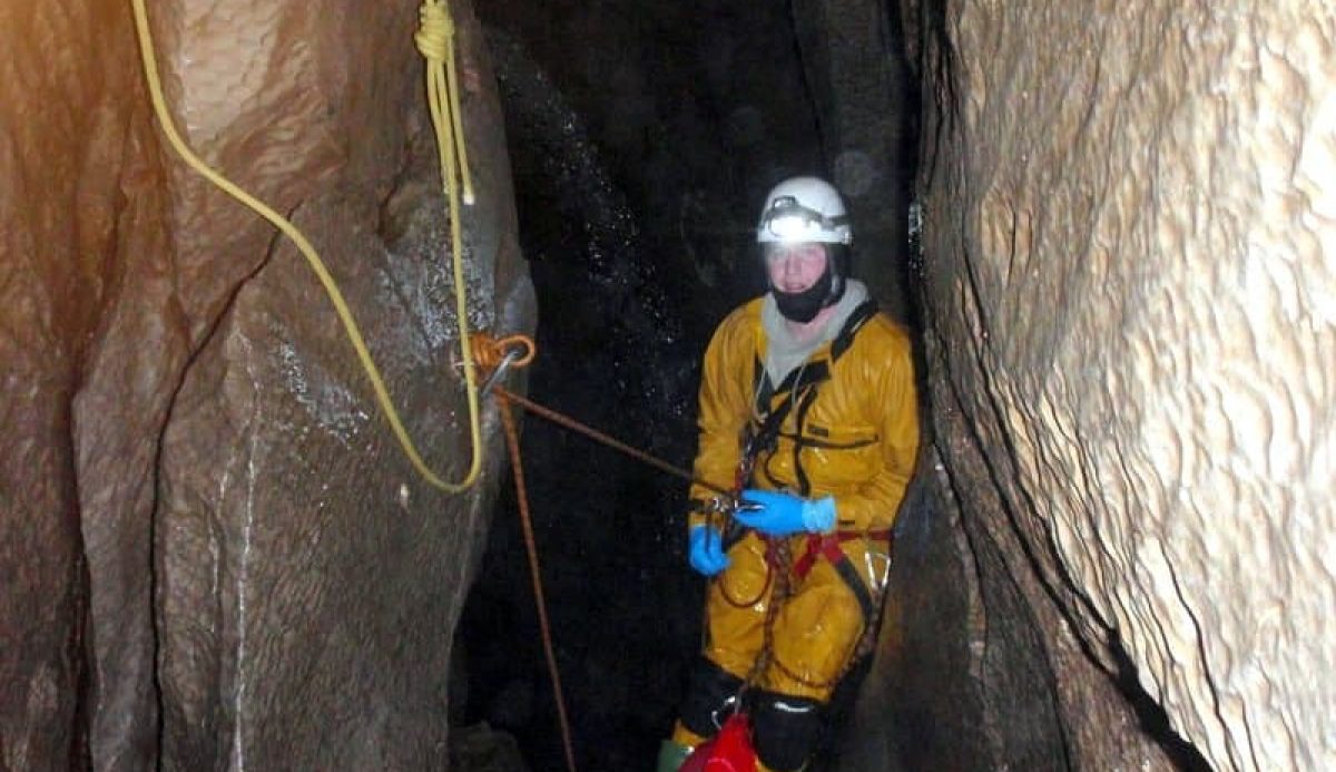 Rescue caver